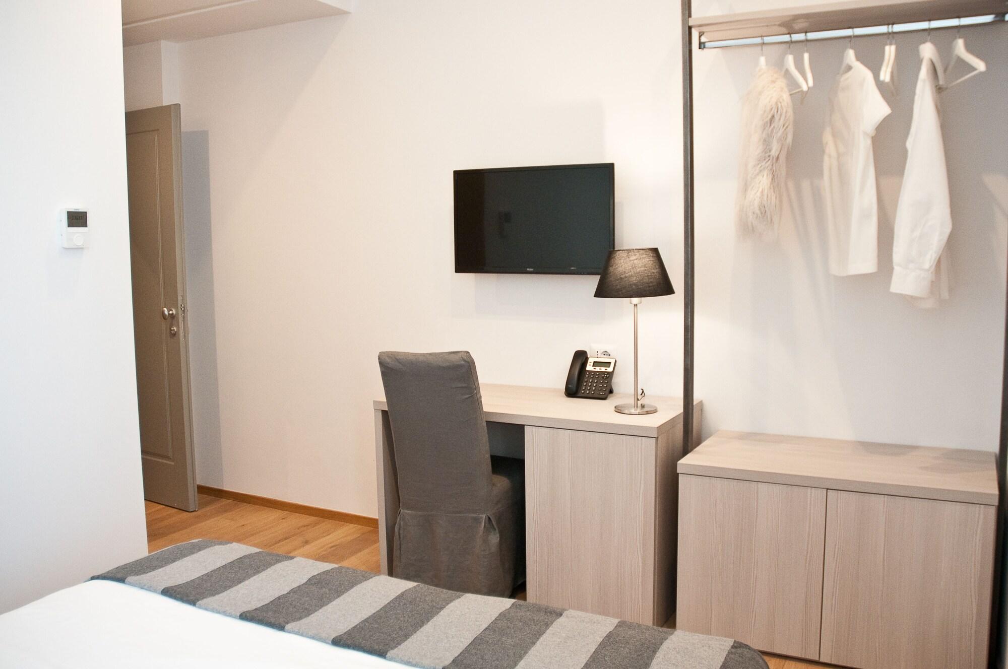 Giuturna Boutique 3*