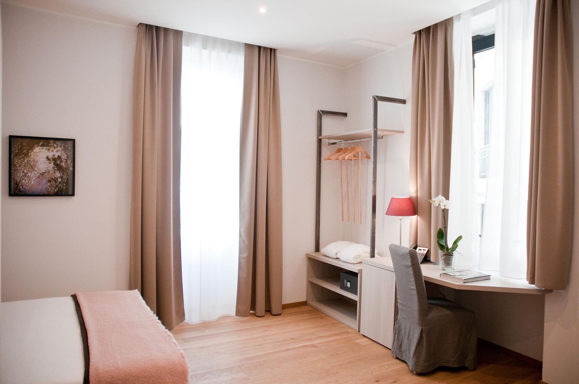 Giuturna Boutique 3*