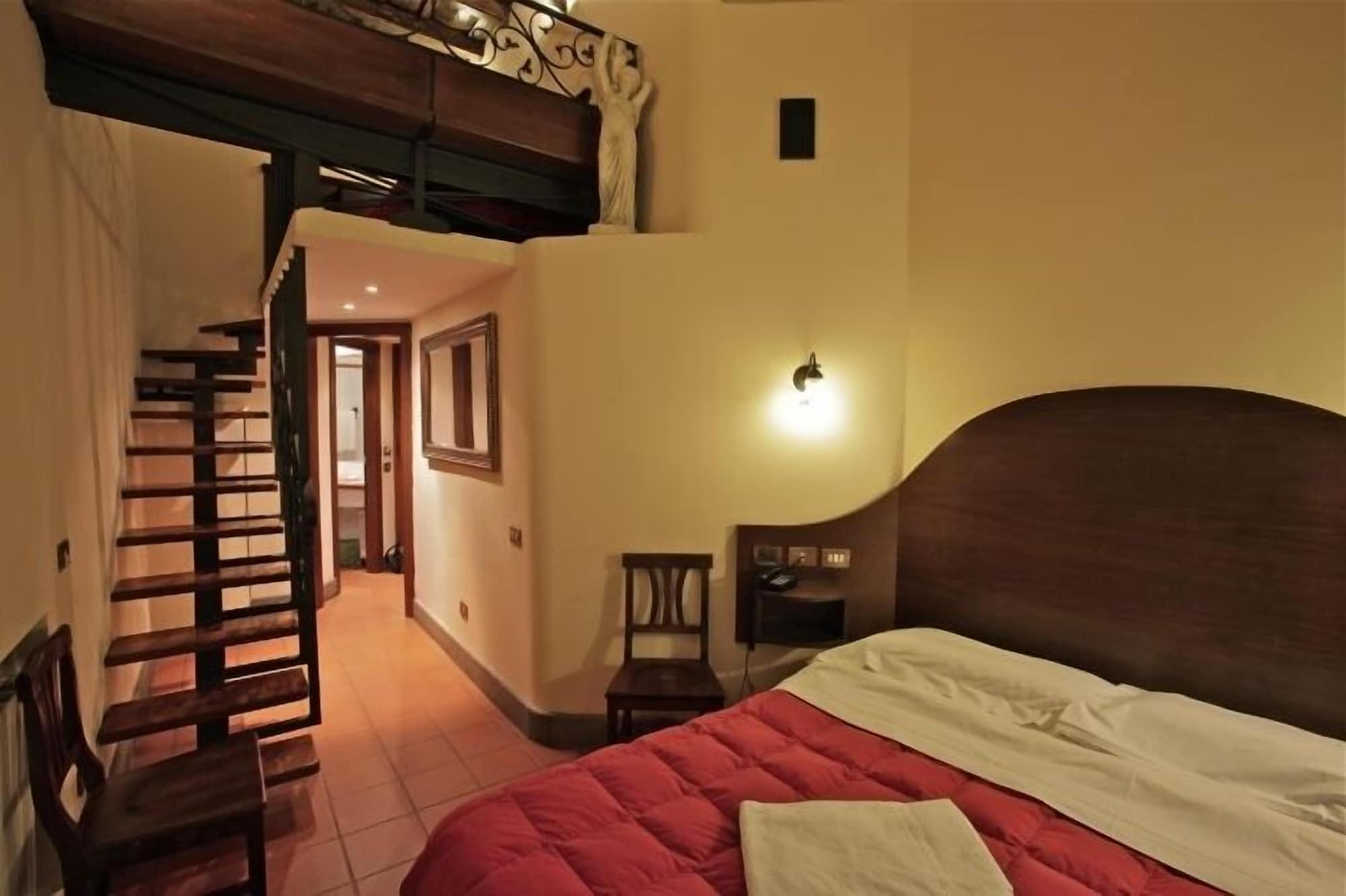 Panda Hotel 2*