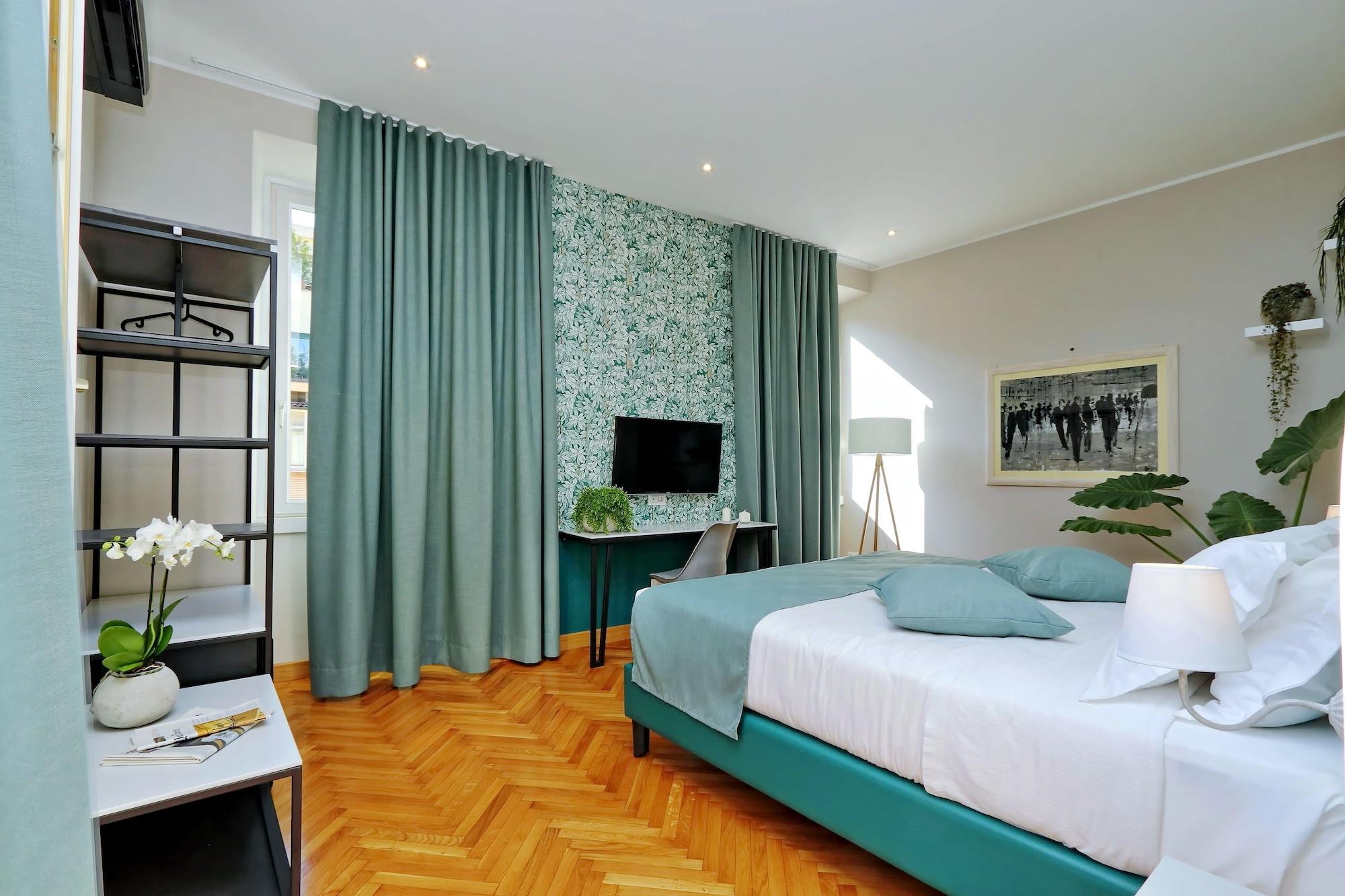 Vico And Terrace 3*