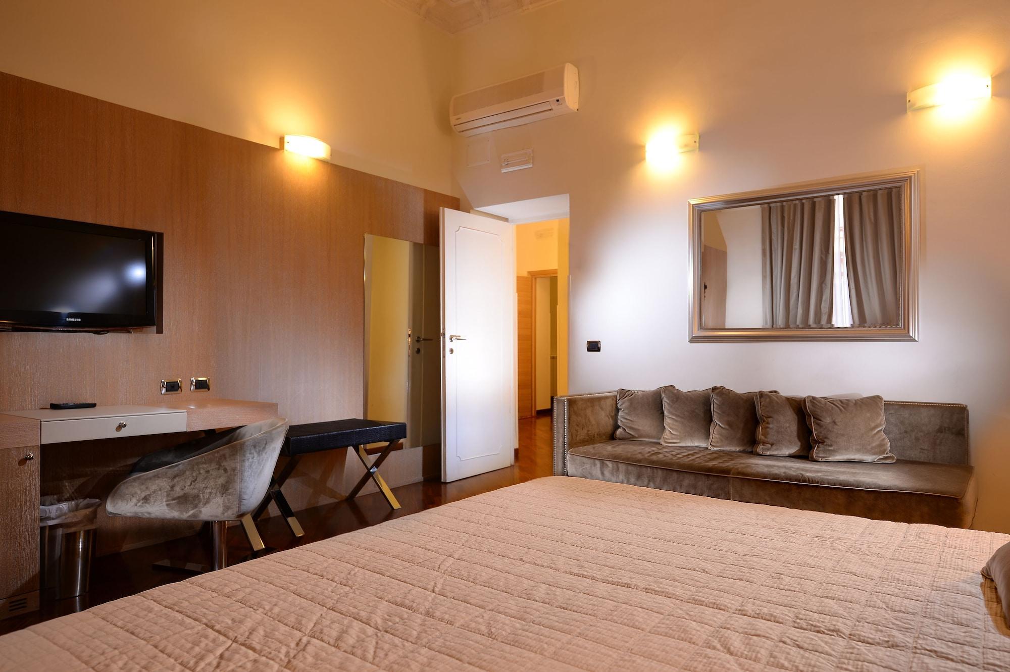 Golden Hotel 2*
