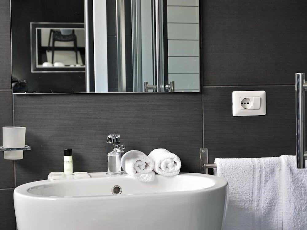 Black & White G&g Roma