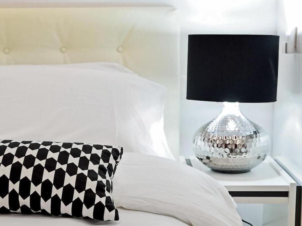 Black & White G&g Bed and breakfast 2*