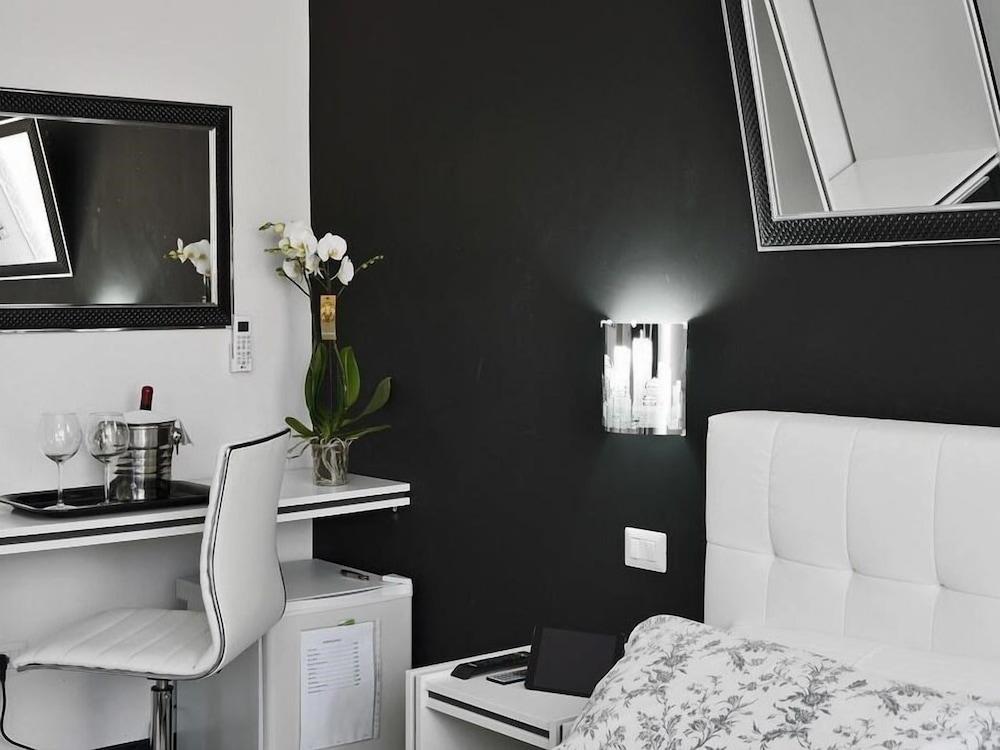 Black & White G&g Bed and breakfast Roma