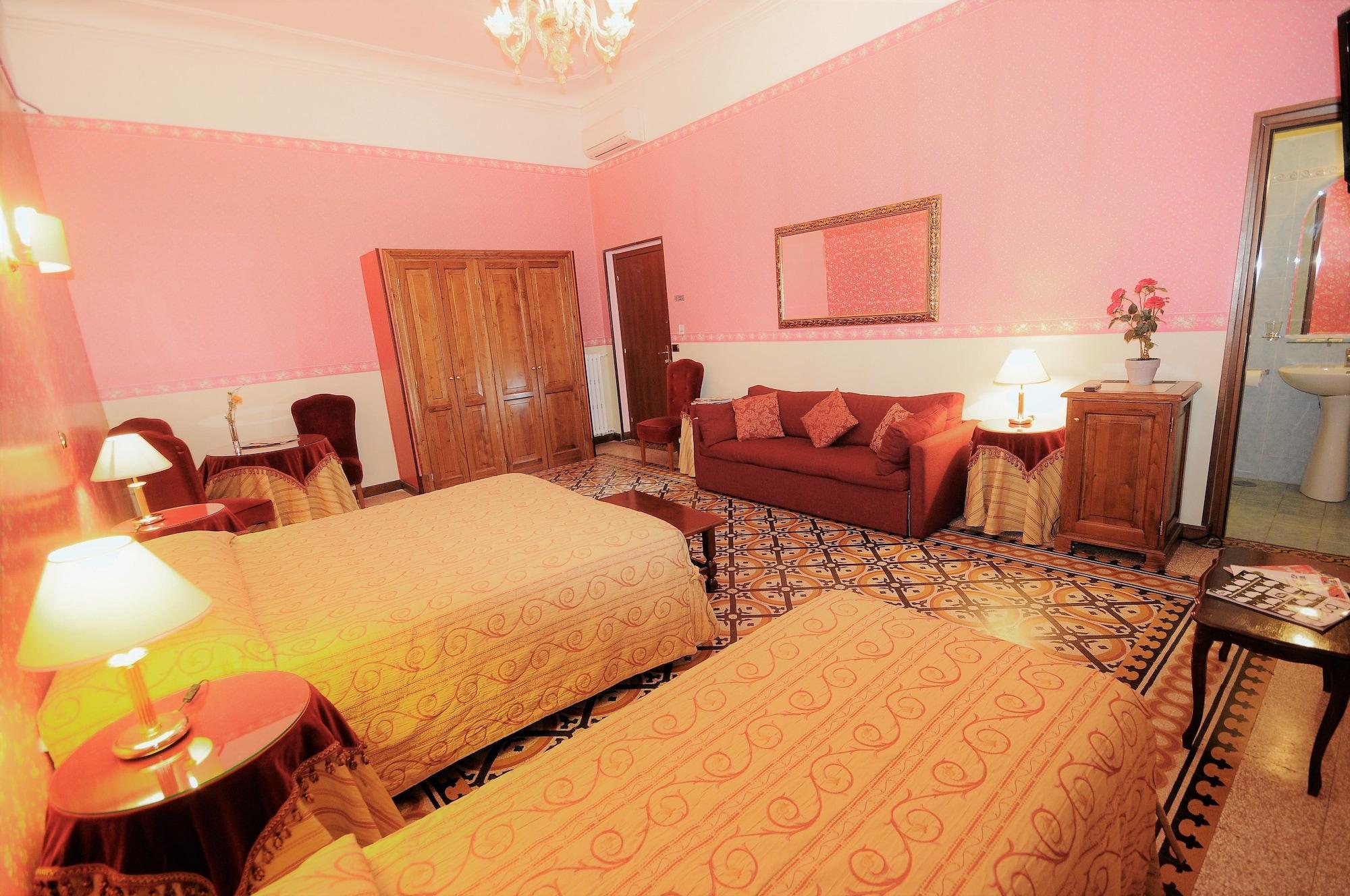 Sweet Hotel