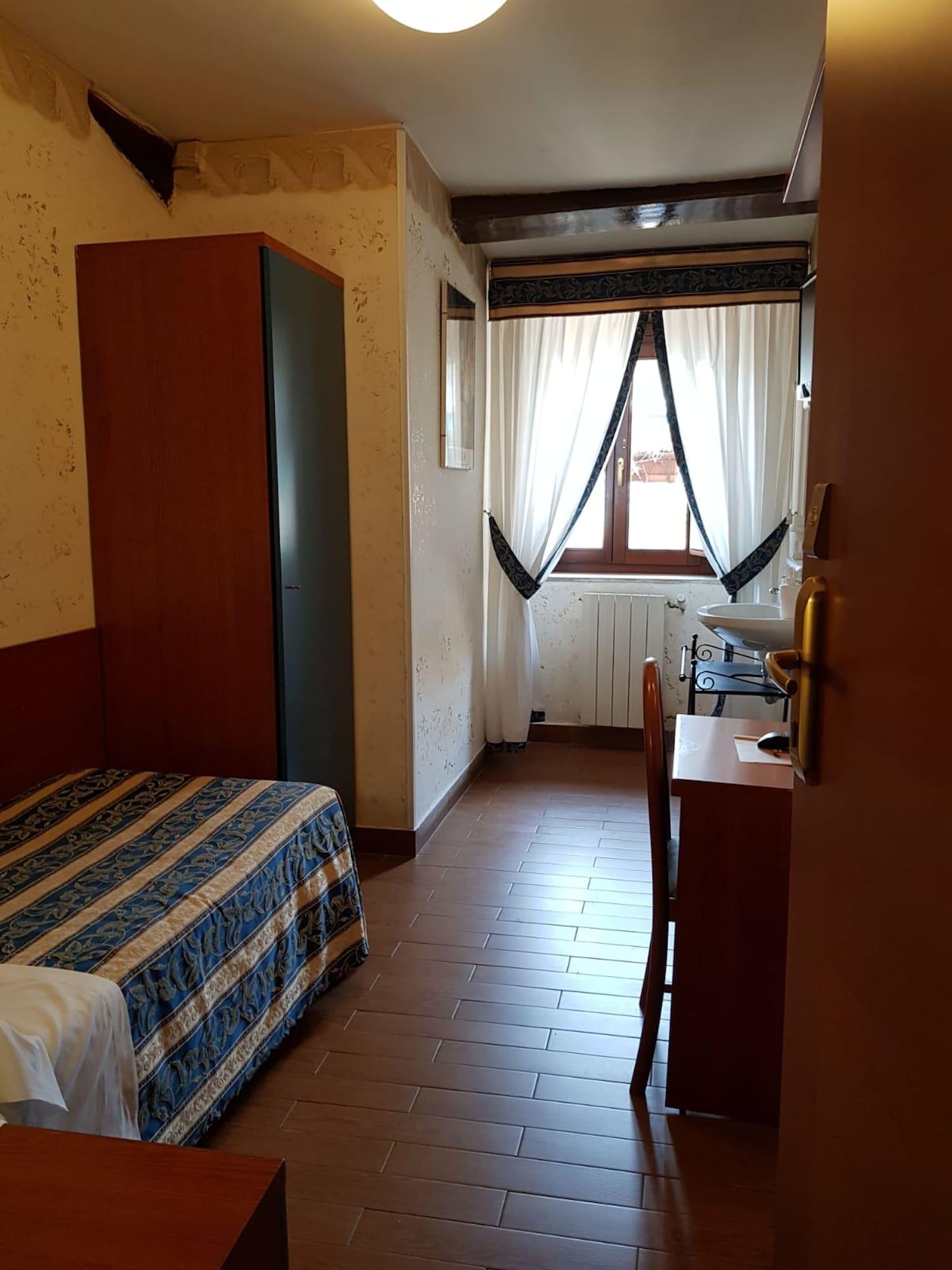 Hotell Julia 3*