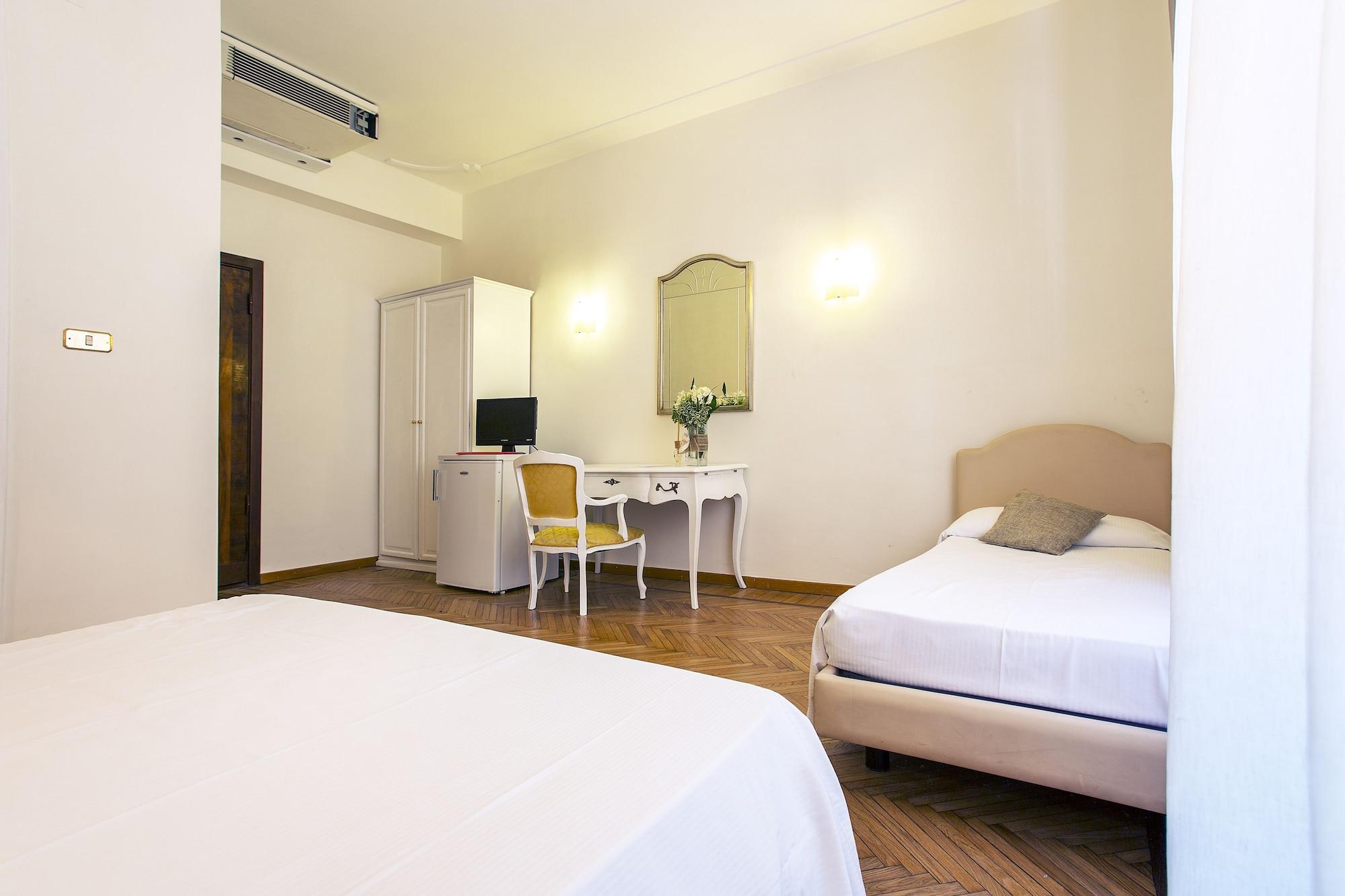 Trinita Dei Monti Hotel