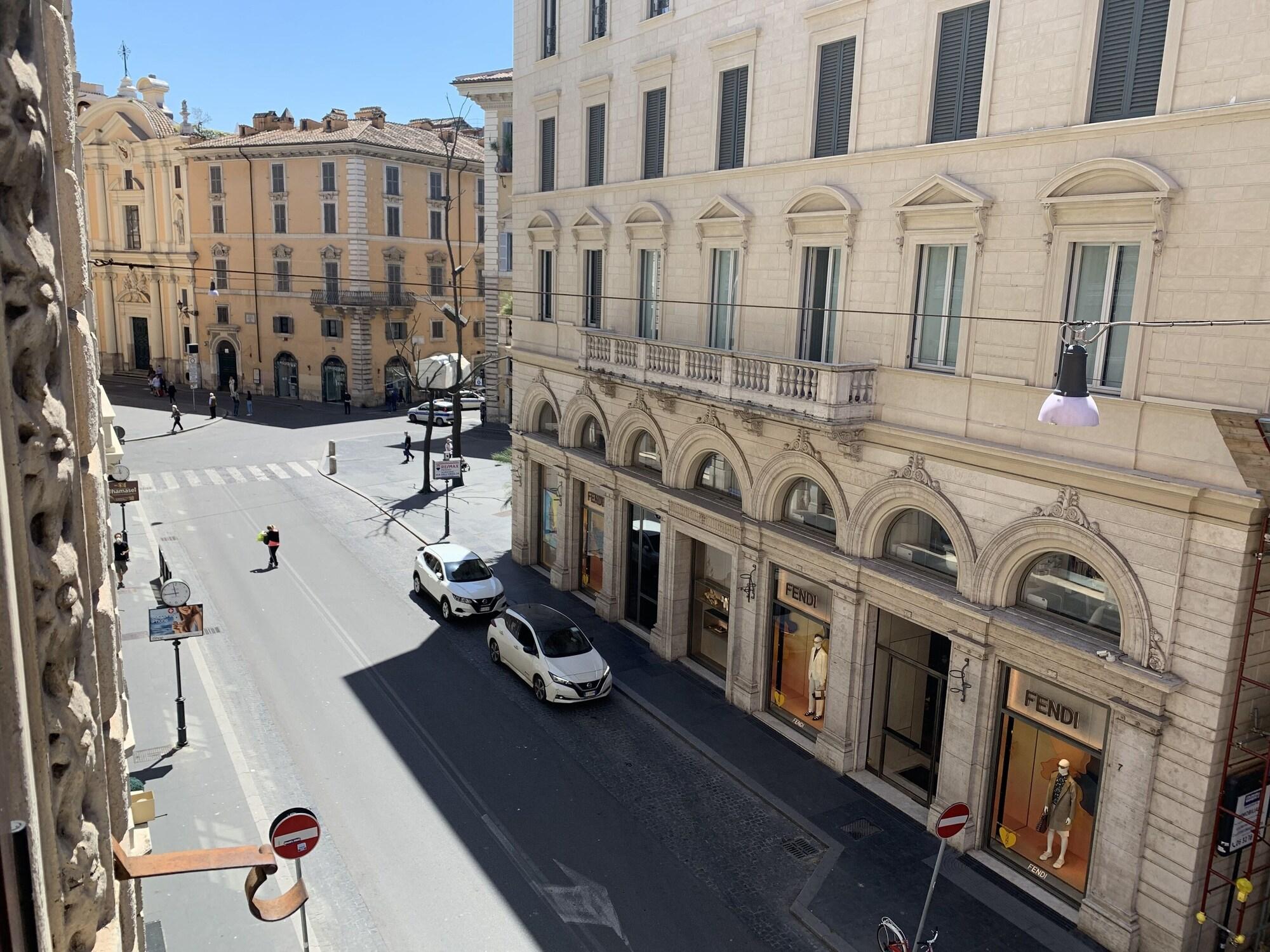 Alojamento de Acomodação e Pequeno-almoço Charme & Chic Roma