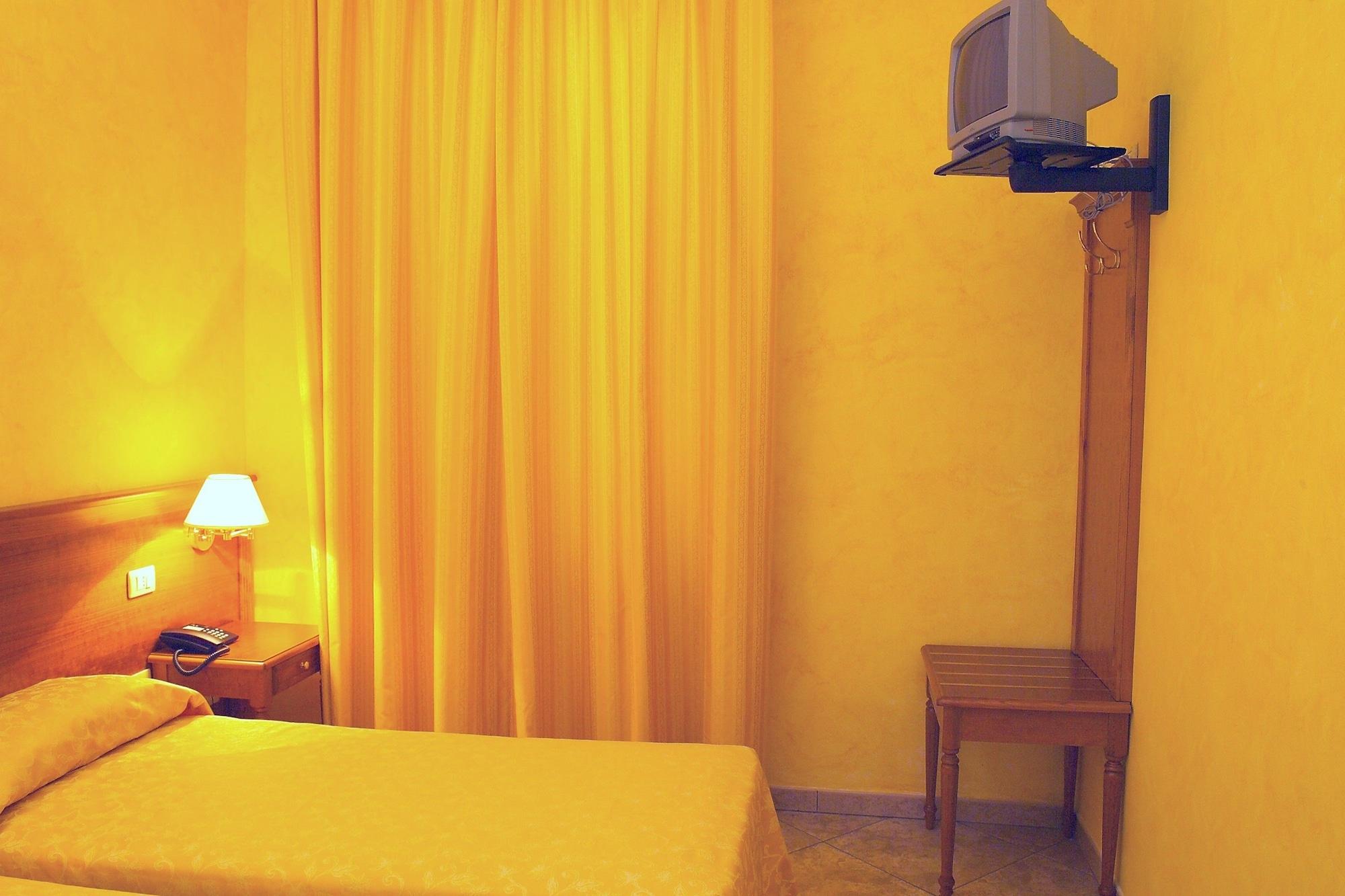 Kriss Hotel 3*