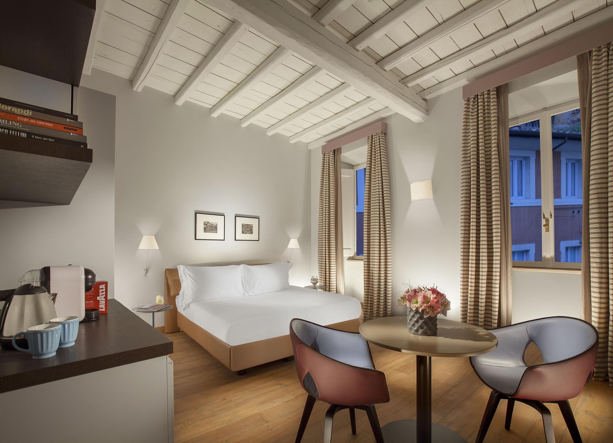 Palazzo Scanderbeg Apartahotel 4*