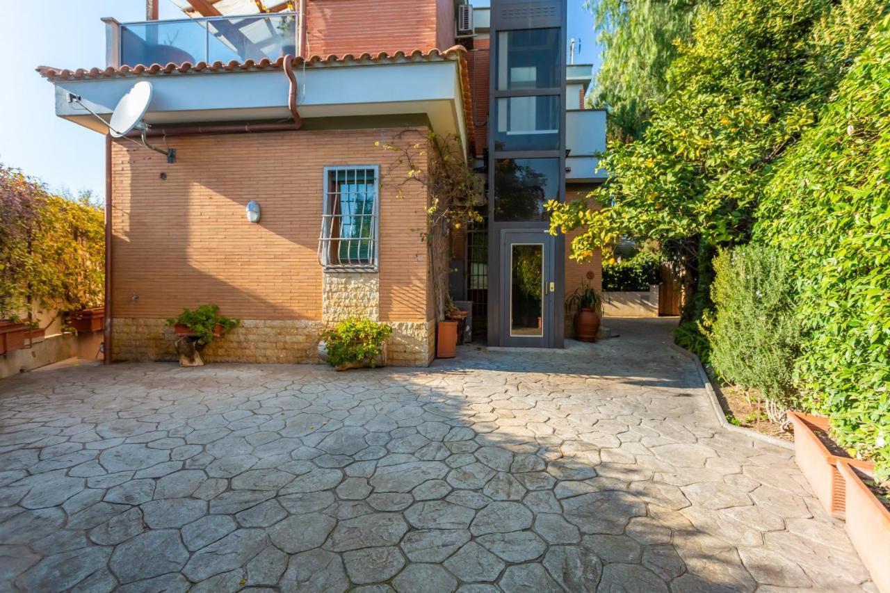 St Peter's Spacious 4 Bdr With Private Parking