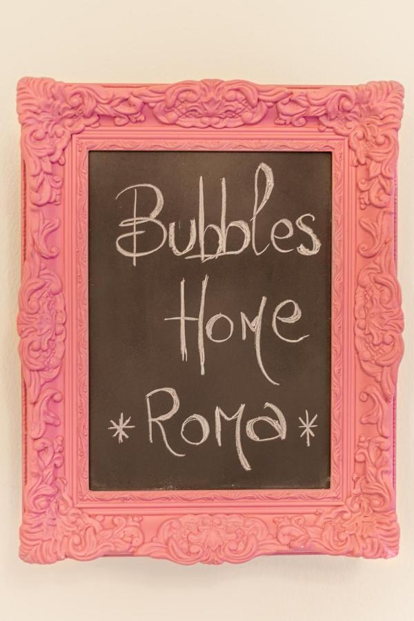 Bubbles A Piazza Trilussa In Trastevere *