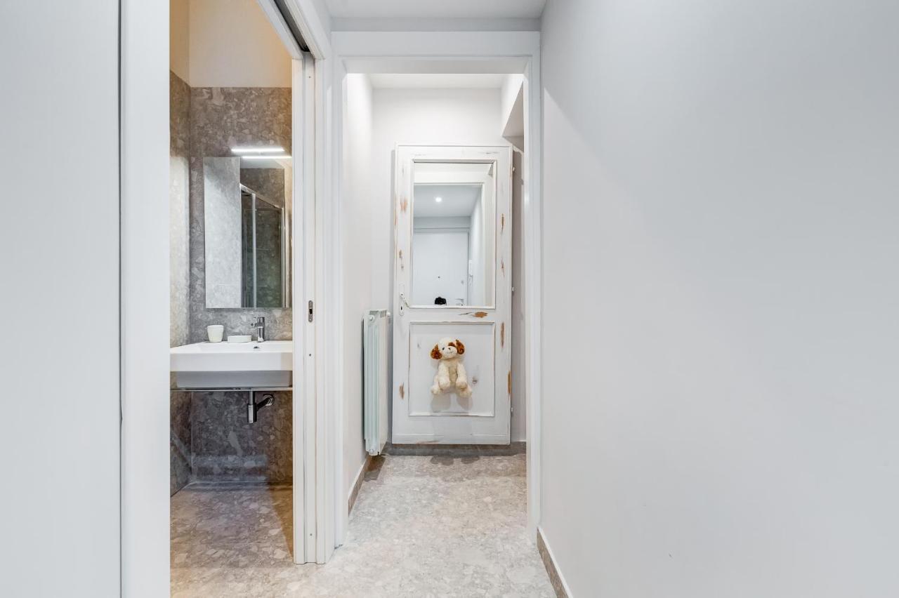 Trevi Fountain - Shabby - Romedreamhome