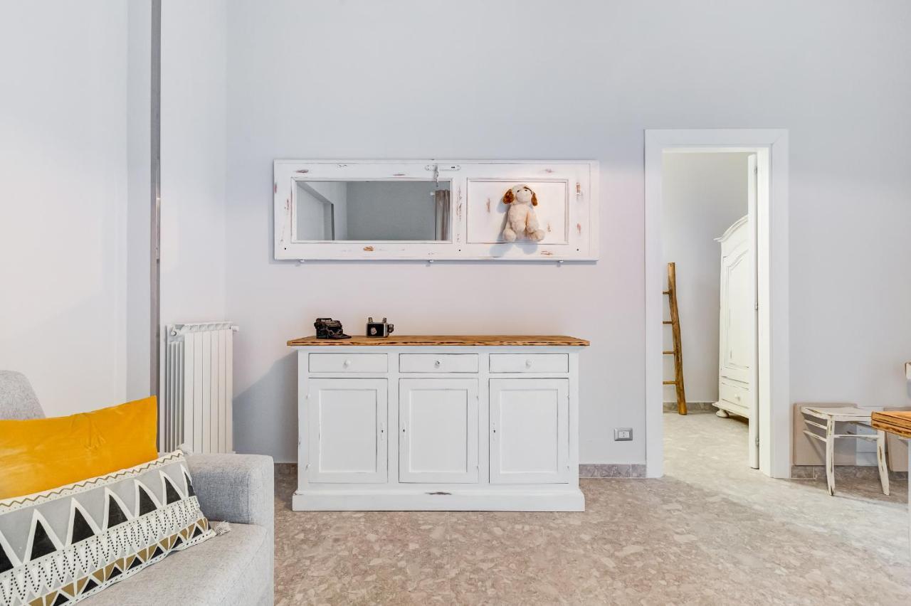 Trevi Fountain - Shabby - Romedreamhome *