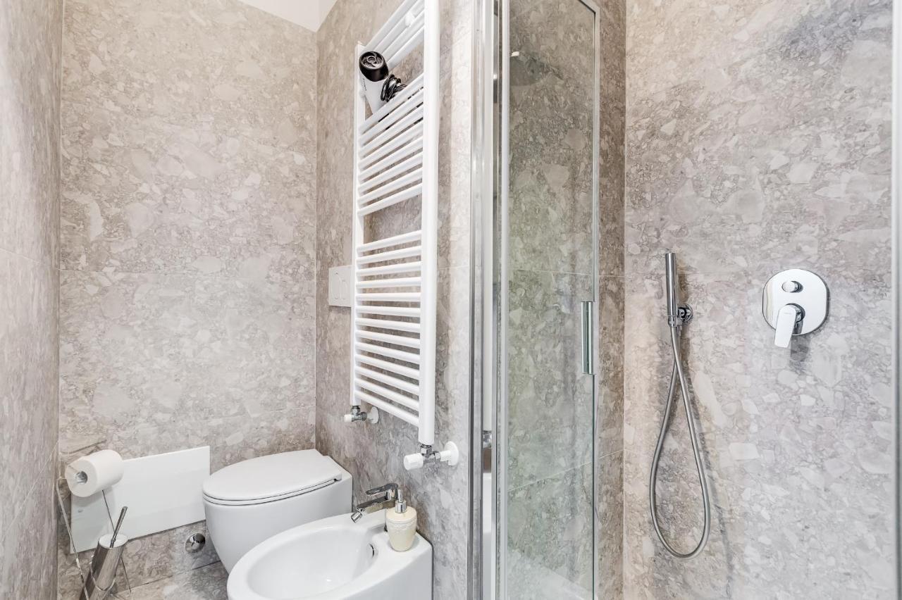 Trevi Fountain - Shabby - Romedreamhome *
