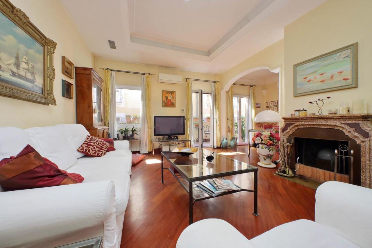 4bnb - Luxury Trevi W Terrace Apartment Rome
