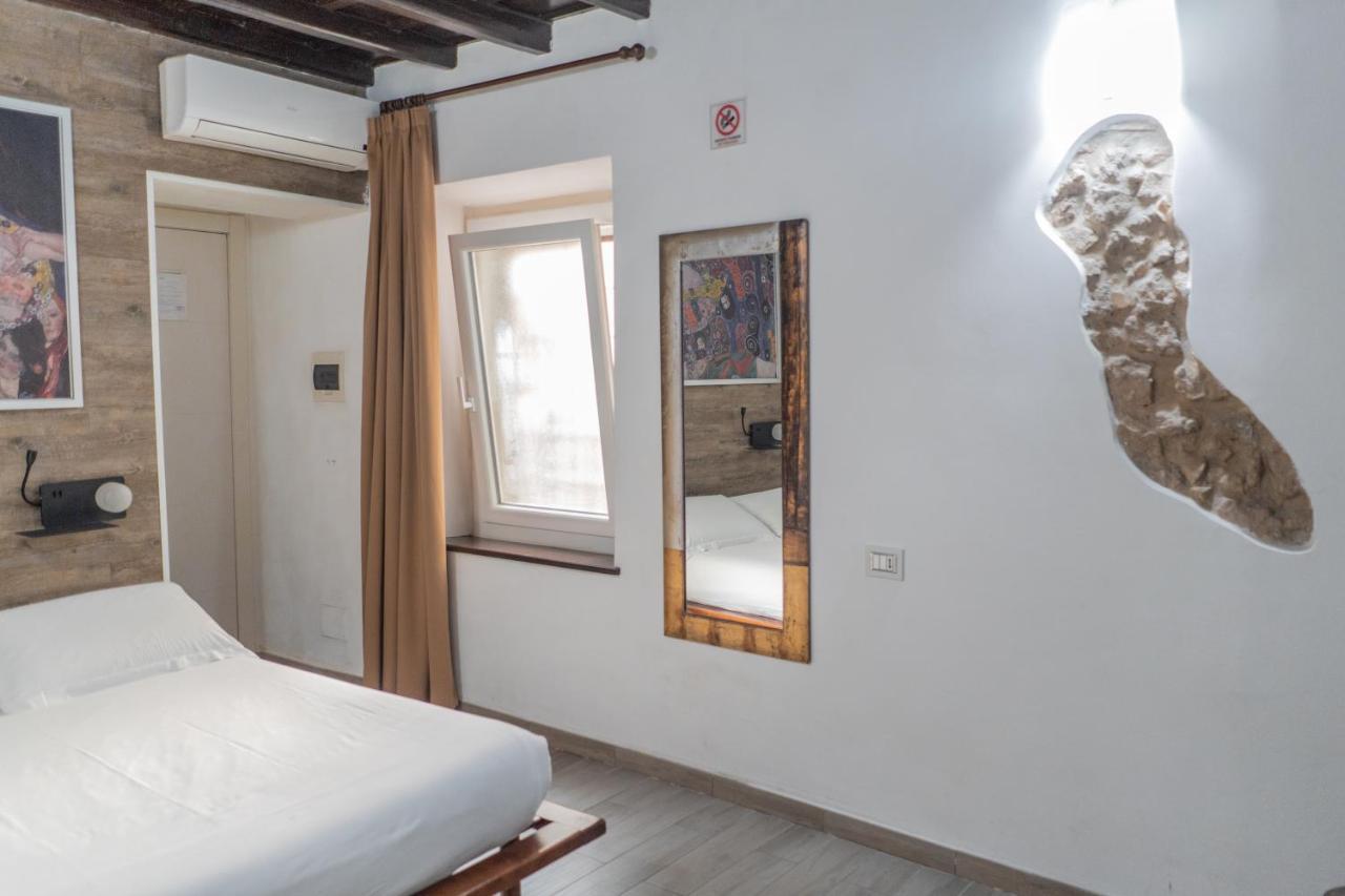 Affittacamere Irooms - Spanish Steps 4*