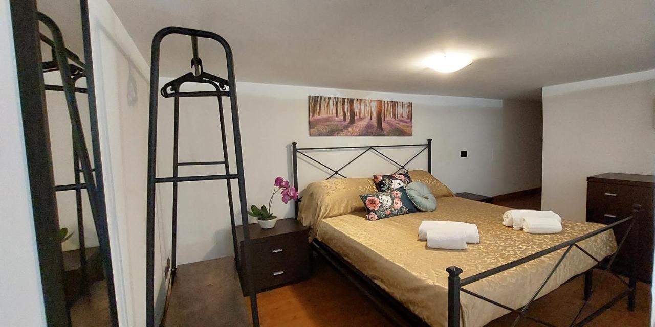 Gemelli Holidays -2 Easy Lofts, Groundfloor With Courtyard, Mezzanine Bedroom, Baby & Pet Friendly, Near Monte Mario Station Connecting To Center In 20 Minutes, 2 Steps From Bus, Groceries, Restaurants, Park, Cycle Path - Warm Guest Care In 4 Languag Leilighet