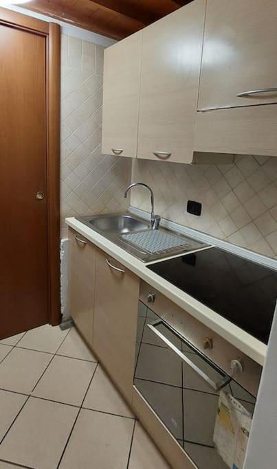 Gemelli Holidays -2 Easy Lofts, Groundfloor With Courtyard, Mezzanine Bedroom, Baby & Pet Friendly, Near Monte Mario Station Connecting To Center In 20 Minutes, 2 Steps From Bus, Groceries, Restaurants, Park, Cycle Path - Warm Guest Care In 4 Languag *