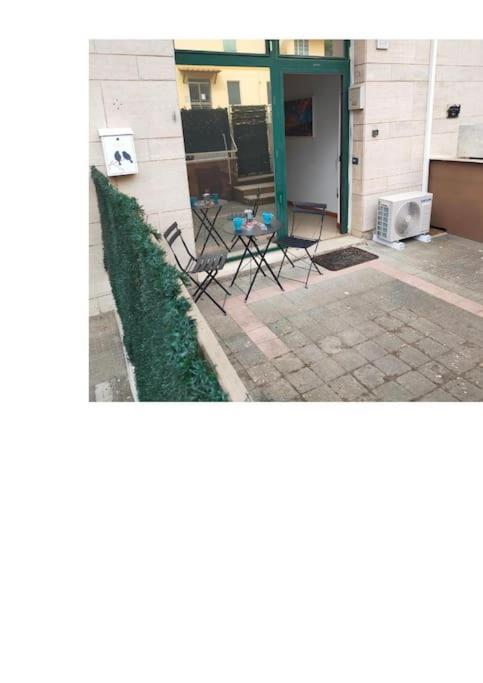 Gemelli Holidays -2 Easy Lofts, Groundfloor With Courtyard, Mezzanine Bedroom, Baby & Pet Friendly, Near Monte Mario Station Connecting To Center In 20 Minutes, 2 Steps From Bus, Groceries, Restaurants, Park, Cycle Path - Warm Guest Care In 4 Languag Leilighet *