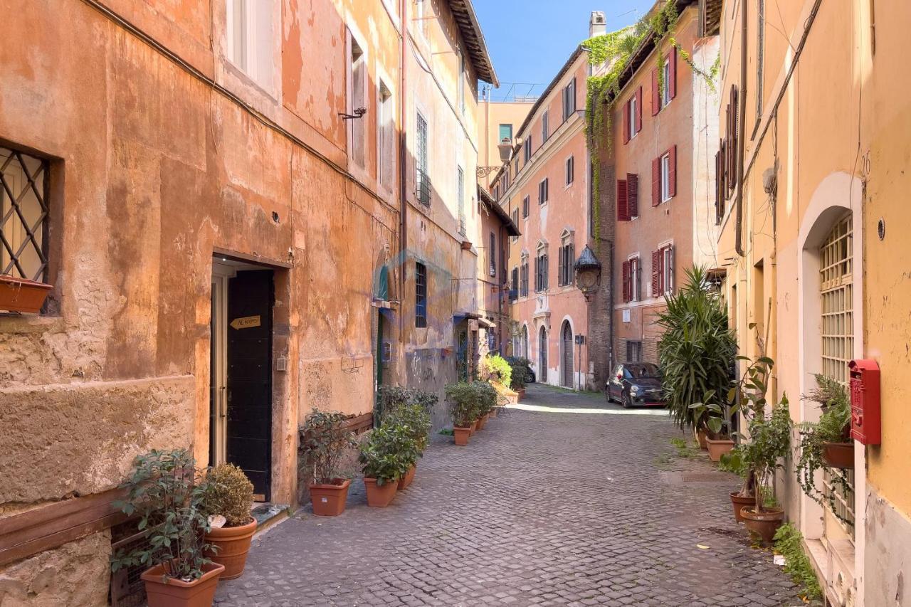 Apartamento Cozy, Sunny In The Heart Of Trastevere *