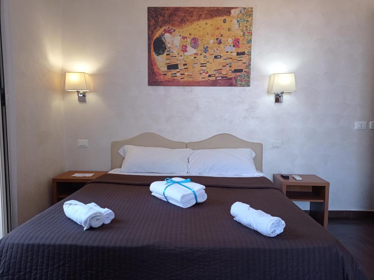 Travellers Hotel