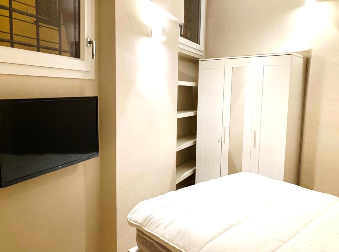 Colosseum Love Den Apartment