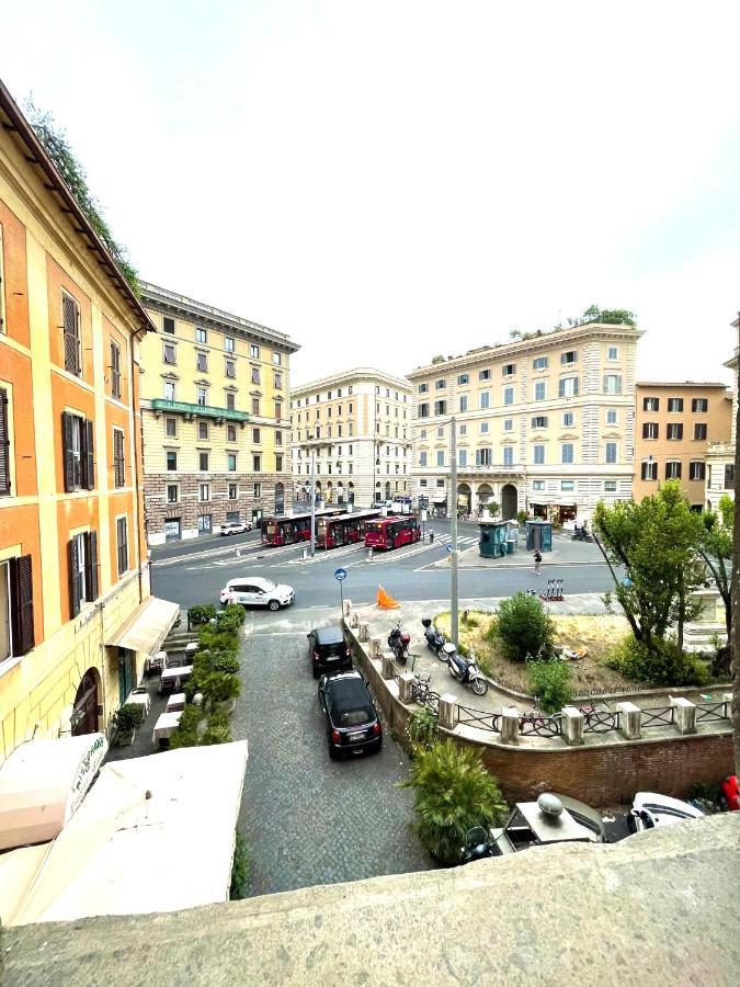 Hello Roma