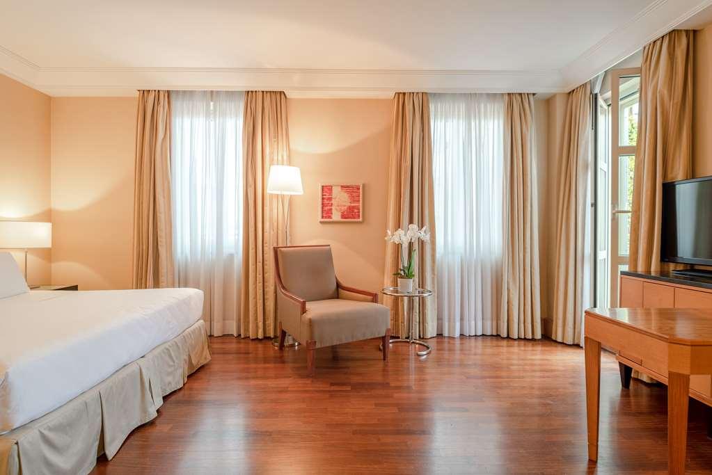 Mate Collection Mia, Colosseum Hotel