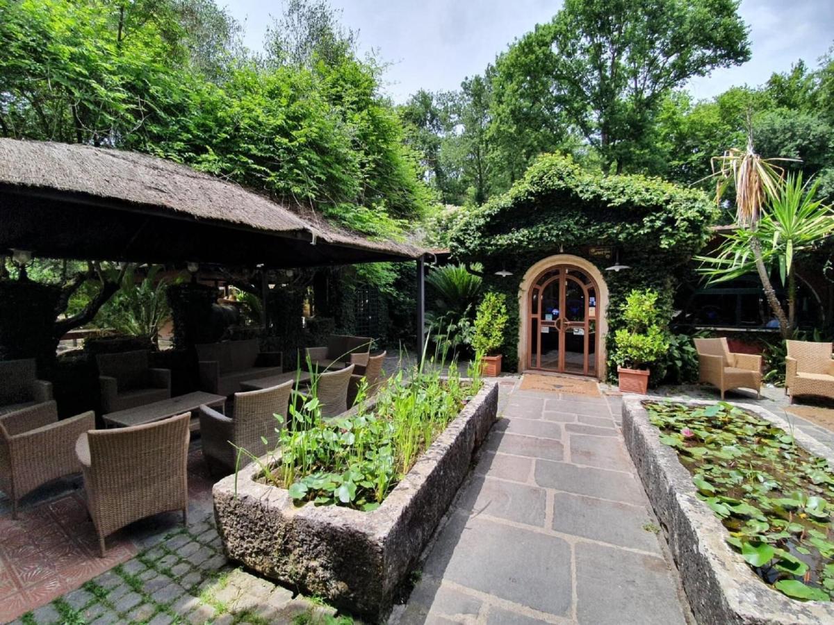 Casa de férias Chalet Near In A Park With Shared Swimming Pool