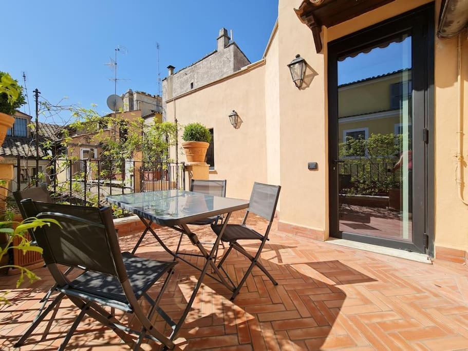 Boutique Penthouse With Terrace, Spanish Steps Appartamento