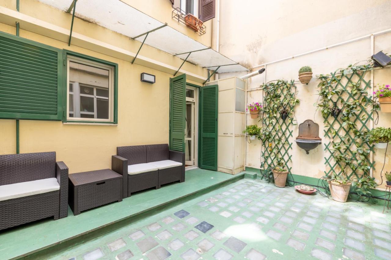 Charming With Patio A Few Steps From Colosseum Roma