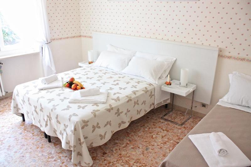 At Colosseo With Terrace Overlooking The Garden By Lyon Apartamento Roma