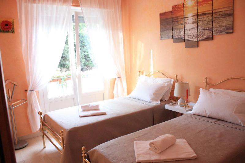 At Colosseo With Terrace Overlooking The Garden By Lyon Apartamento *