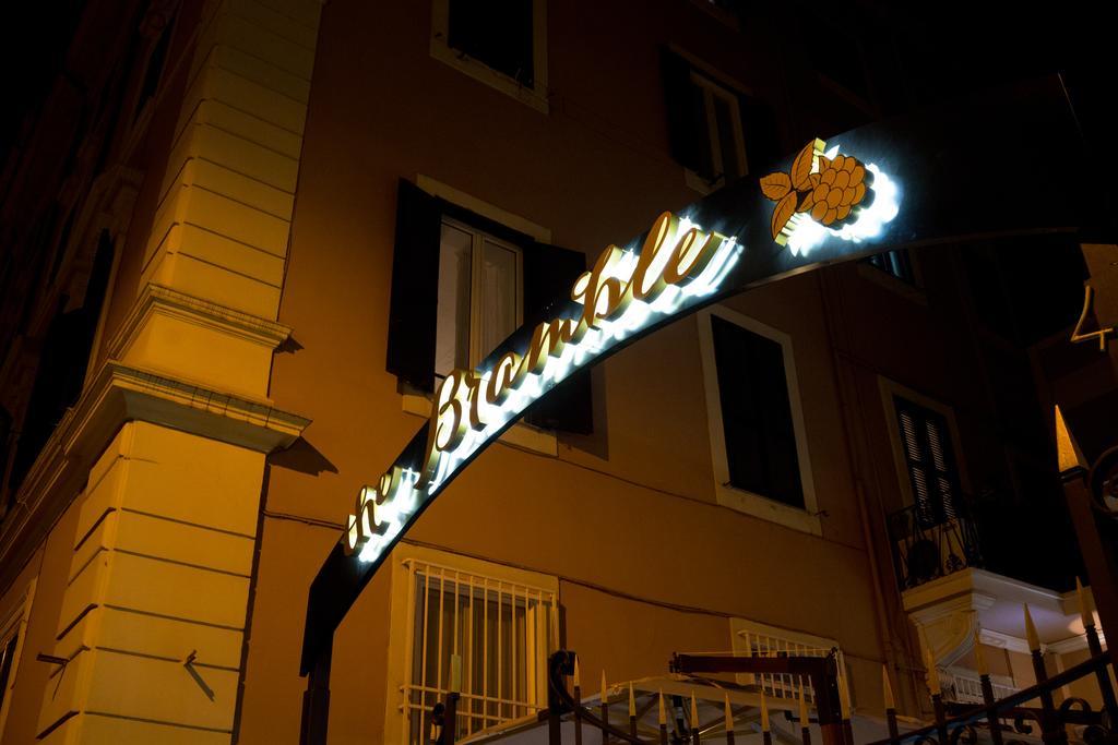Hostal Alessandro Palace & Bar