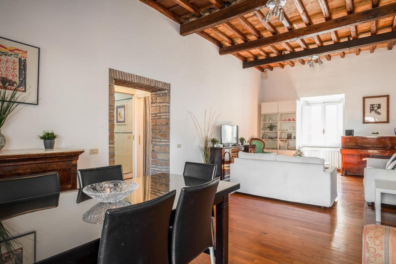 Via Del Teatro Pace Apartment Rome