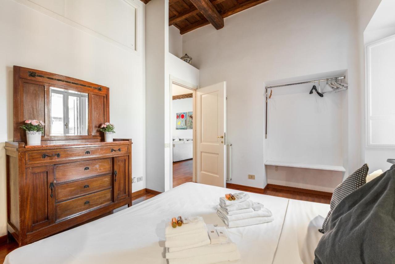 Via Del Teatro Pace Apartment Rome
