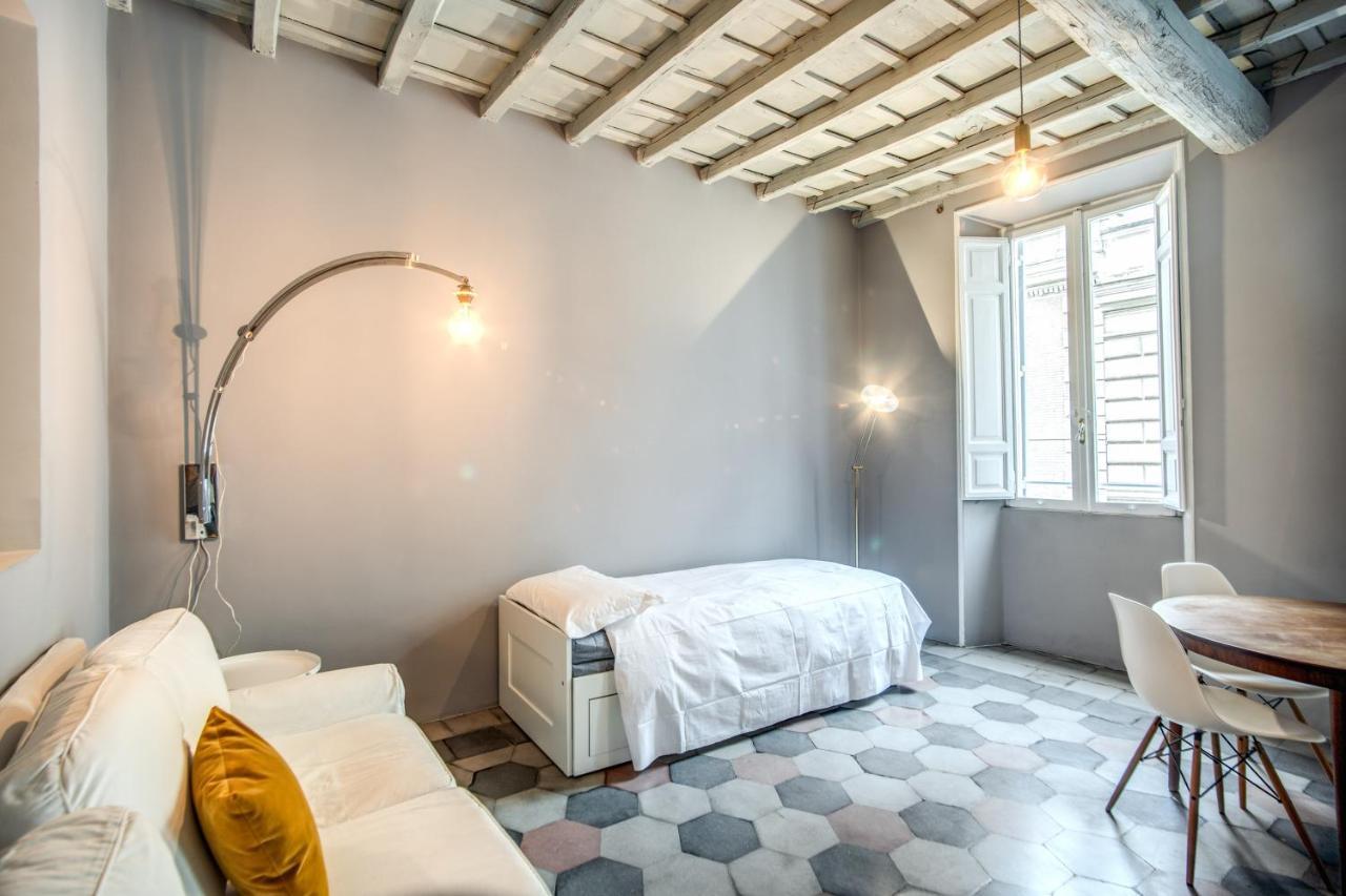 Stylish And Spacious Next To The Colosseum