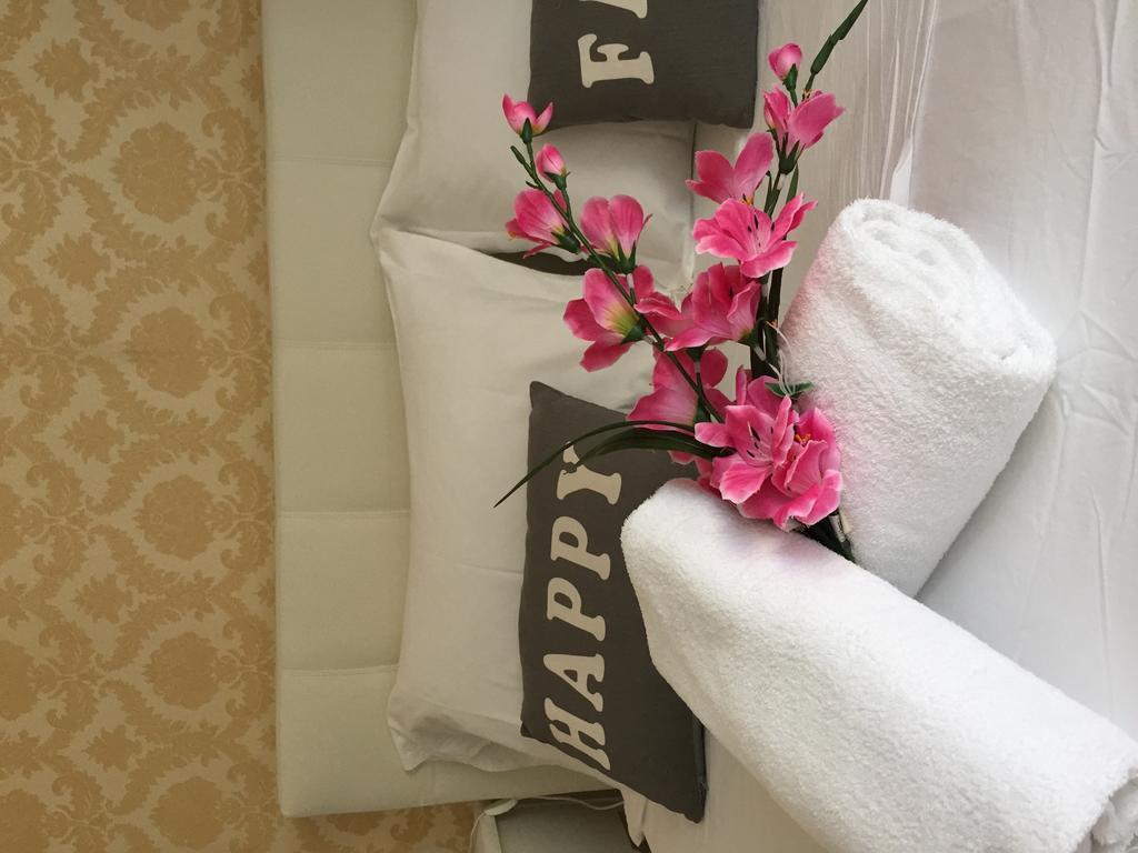 Elizabeth Apartment Rom