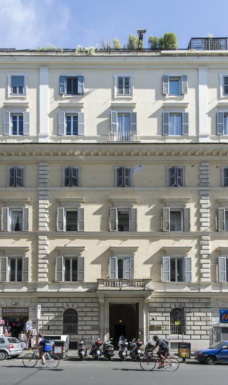 Acomodação com café da manhã  Caesar House Residenze Romane