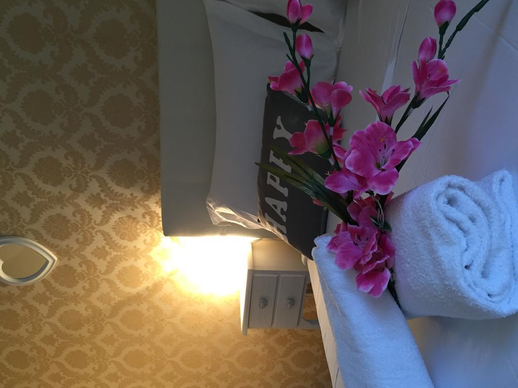 Elizabeth Apartment Rom