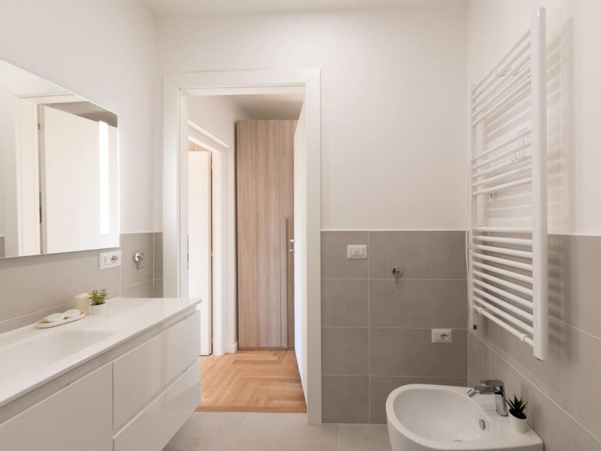 The Rent - Bright Near Isola Tiberina Apartment Rom
