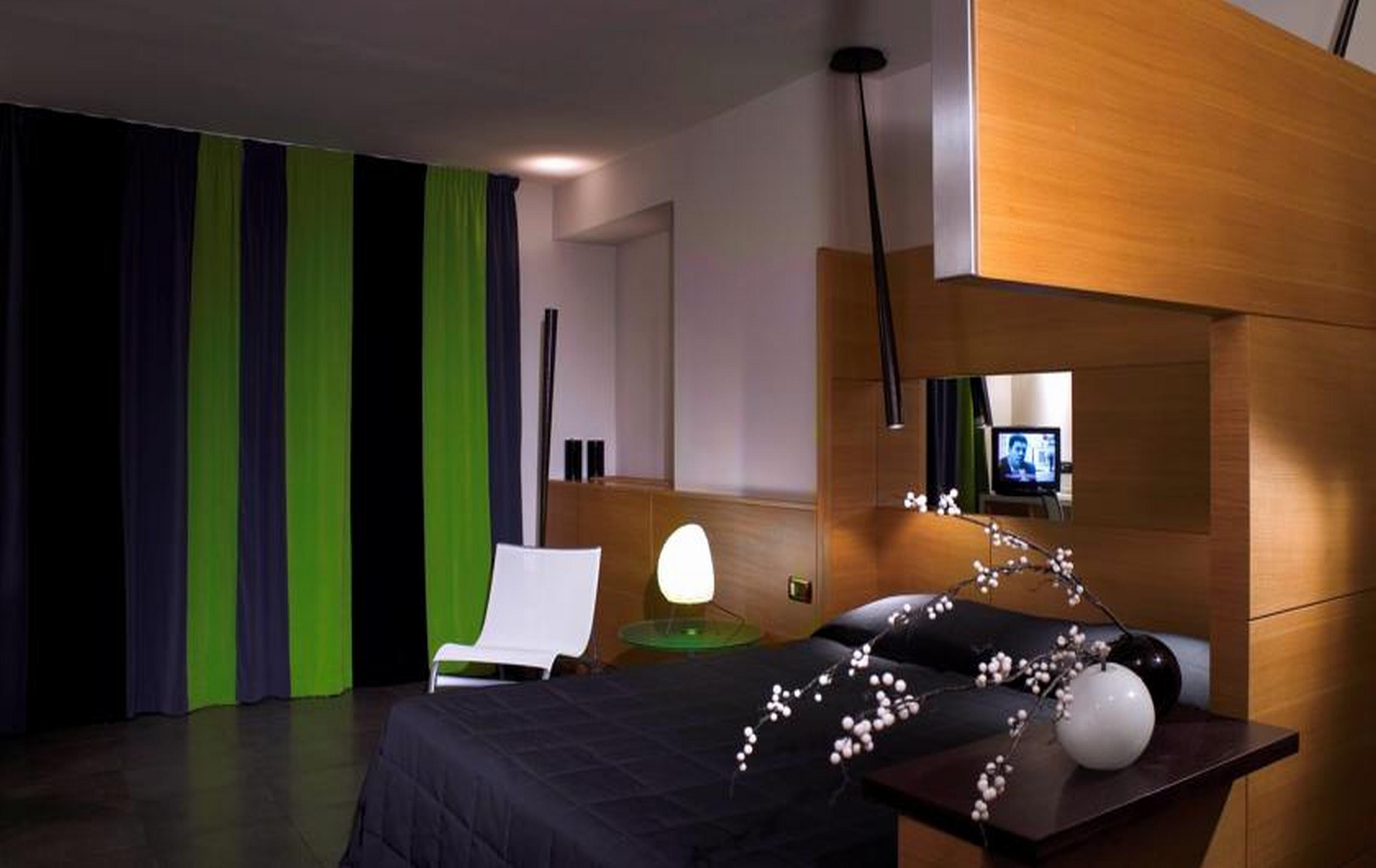 Hotell Zone 4*