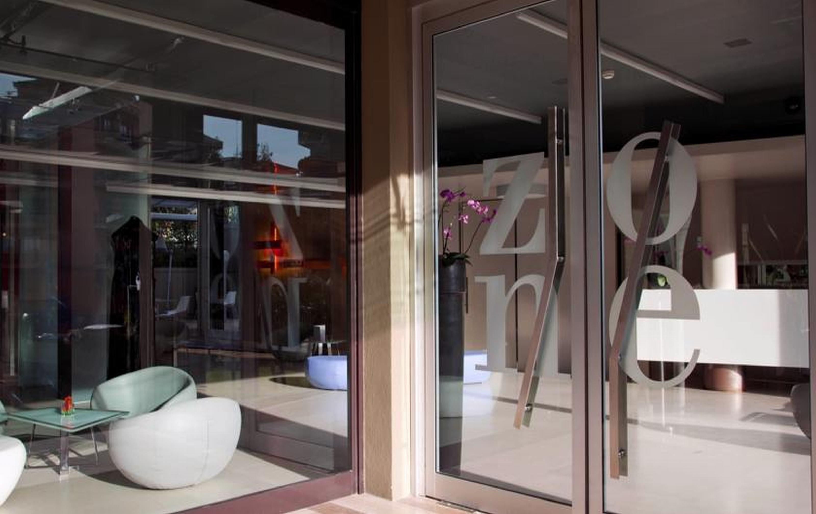 Zone Hotell 4*