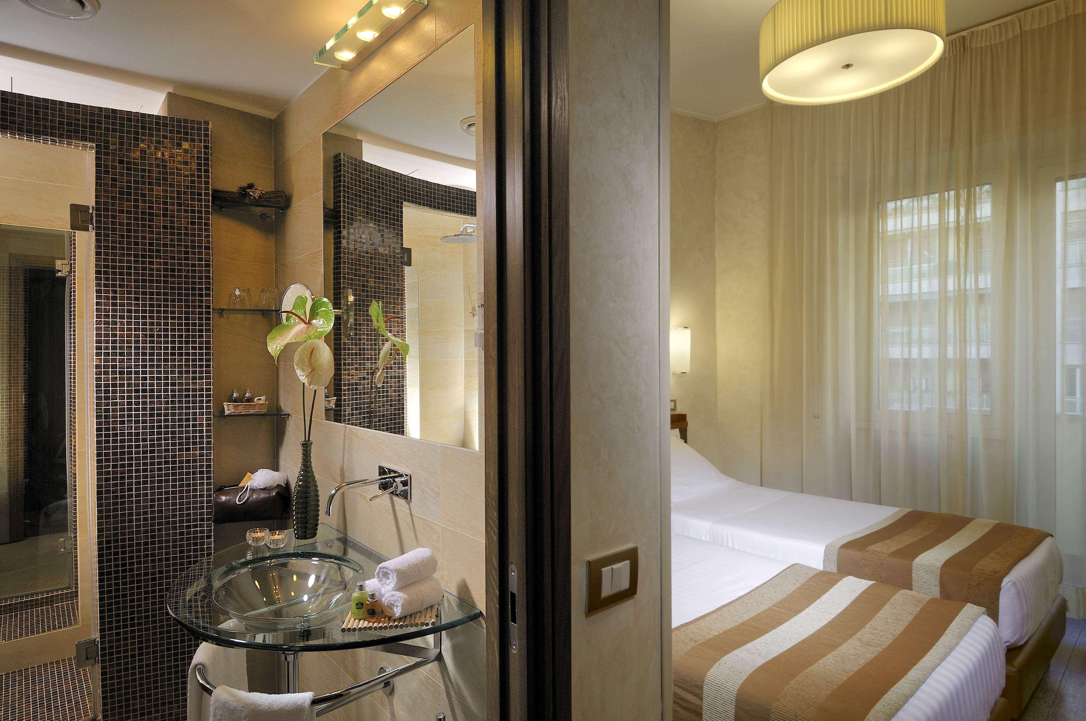 Western Piccadilly Hotel 4*