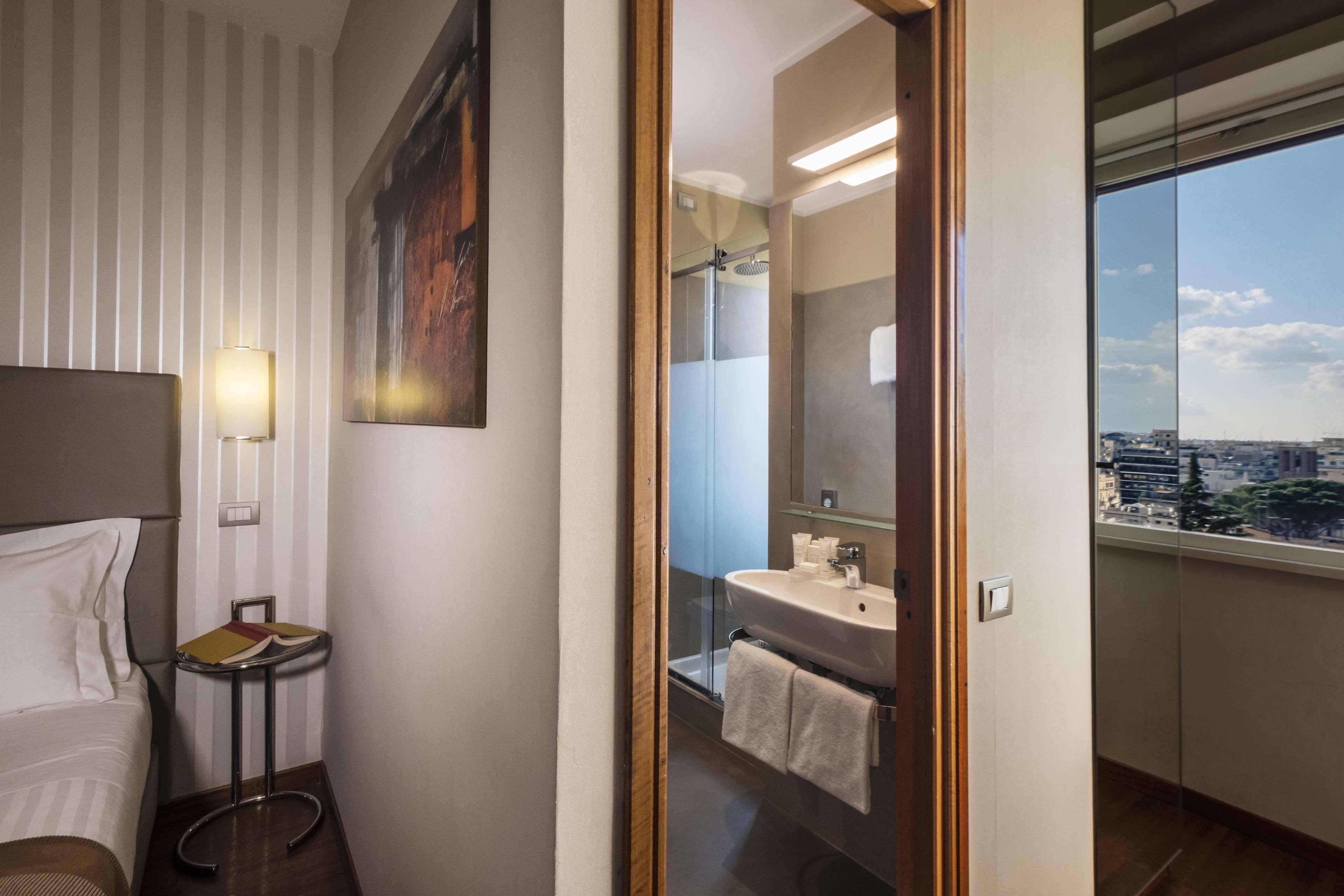 Western Piccadilly Hotel 4*