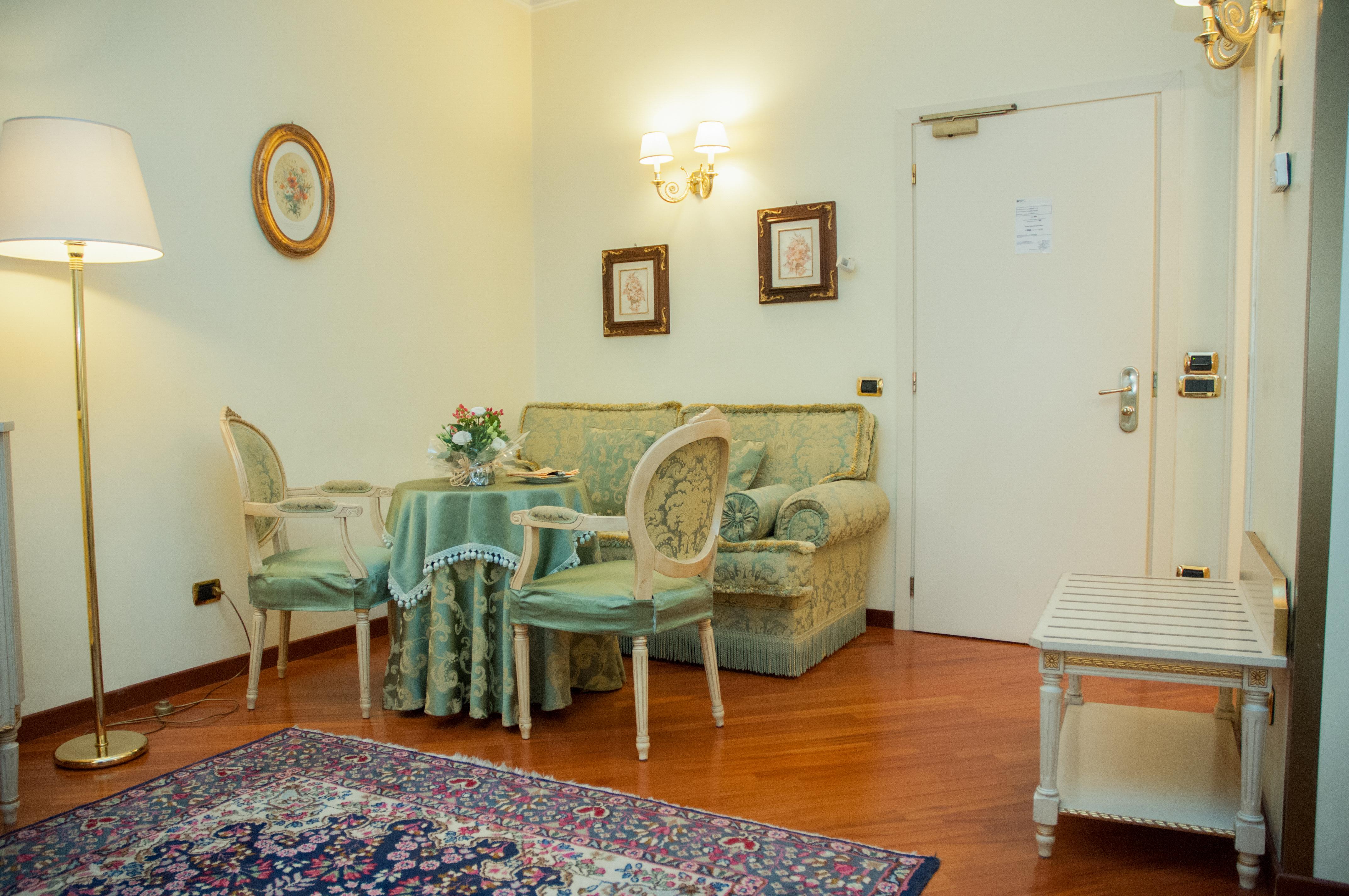 Daniel's Hotel 4*