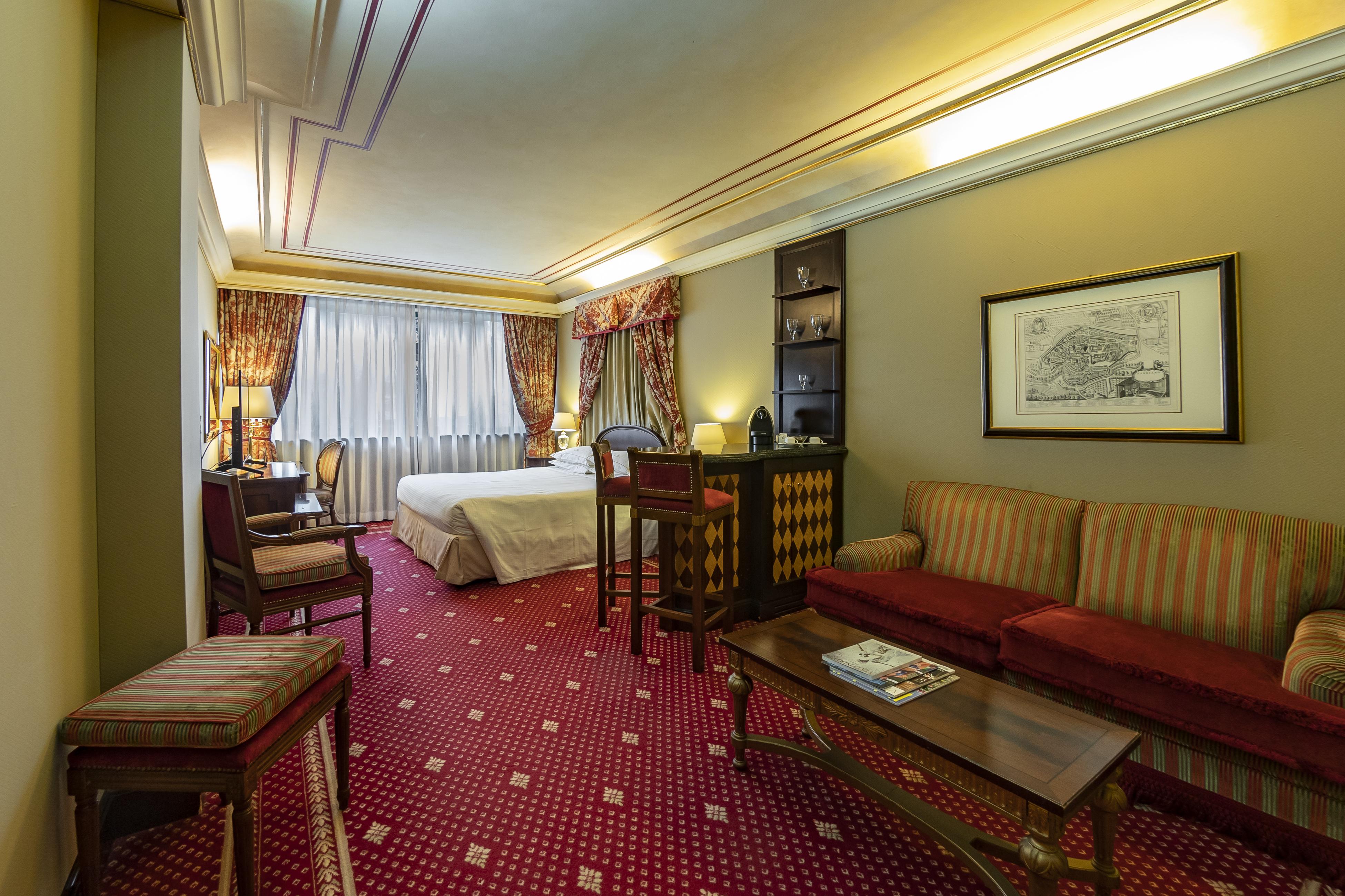 River Chateau Hotell 4*