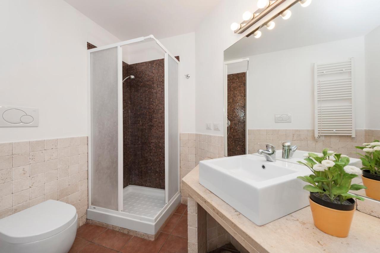 Apartamento Inviting 3-bed In 4mins To Colosseo Roma