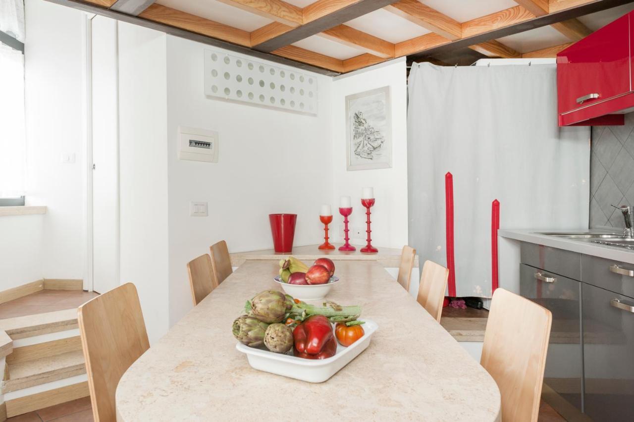 Apartamento Inviting 3-bed In 4mins To Colosseo Roma